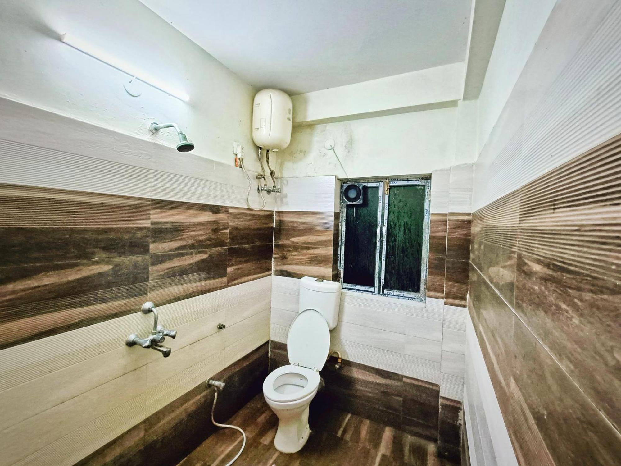 Rest Inn Hotel Newtown Road Near Tata Medical Колката Екстер'єр фото