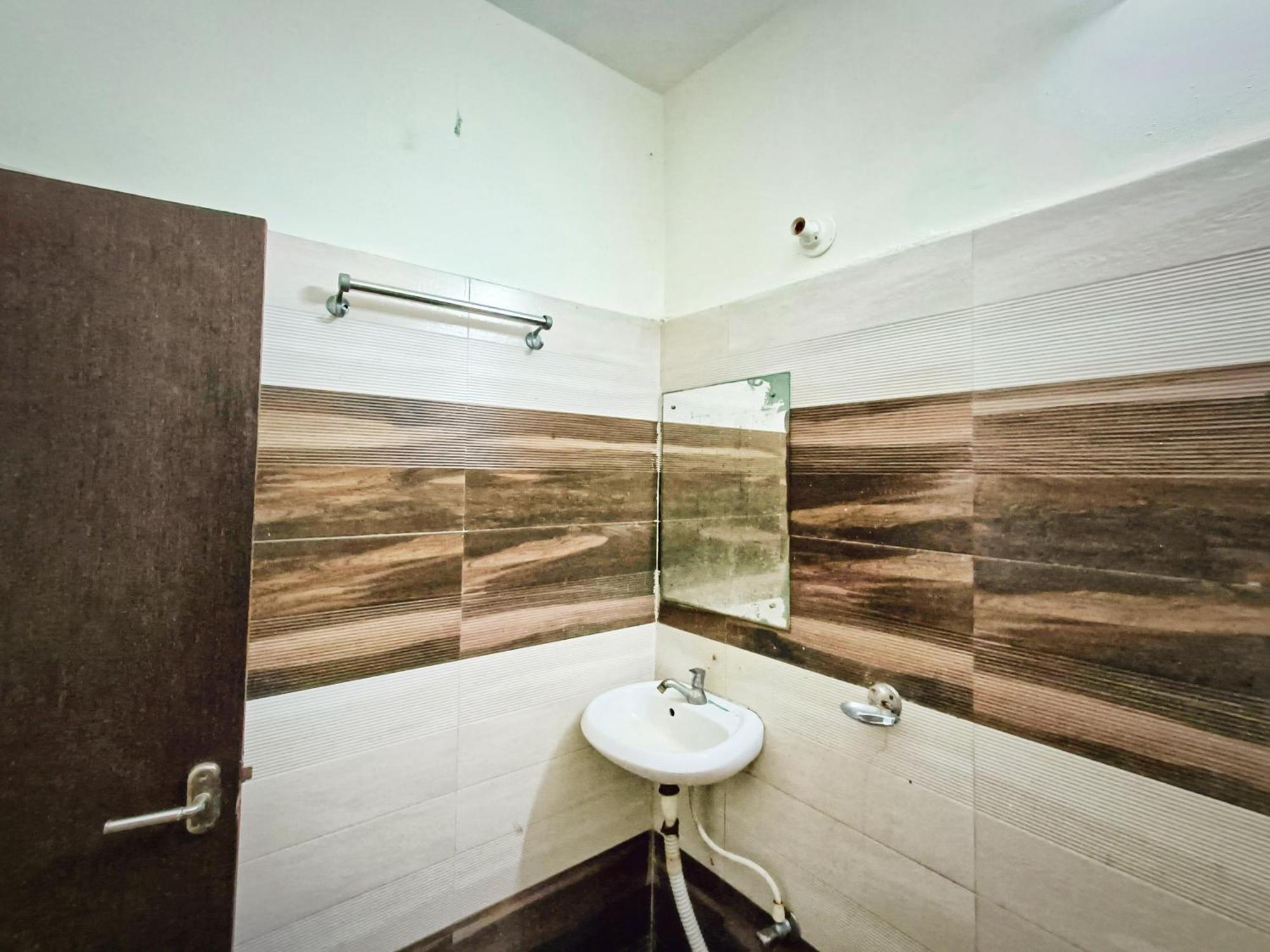 Rest Inn Hotel Newtown Road Near Tata Medical Колката Екстер'єр фото