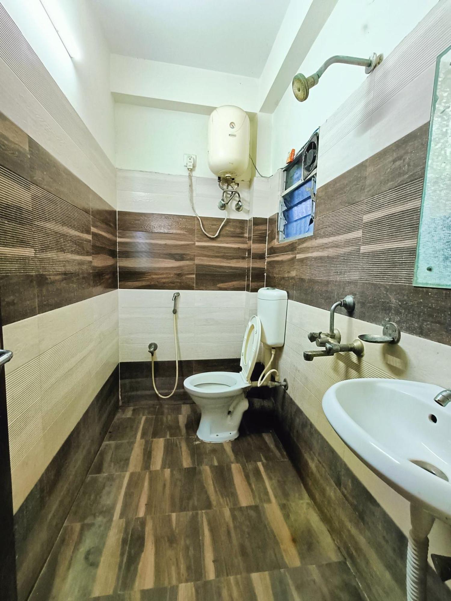 Rest Inn Hotel Newtown Road Near Tata Medical Колката Екстер'єр фото