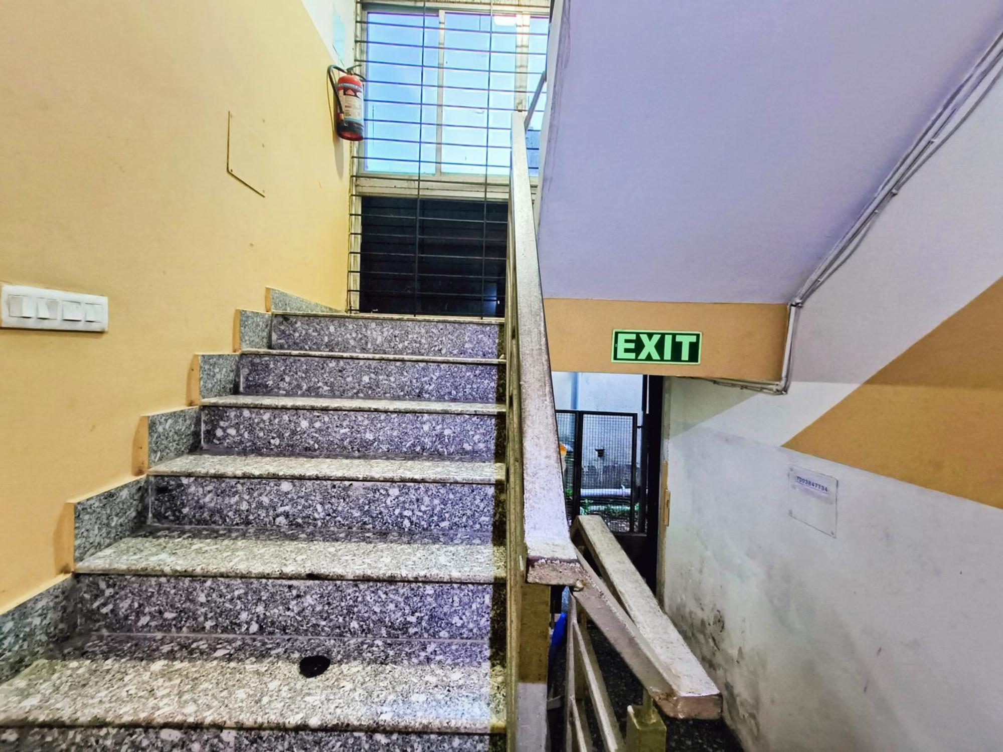 Rest Inn Hotel Newtown Road Near Tata Medical Колката Екстер'єр фото